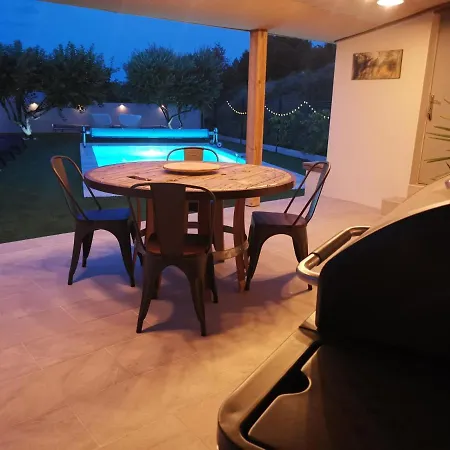 Holiday home Maison L'inattendu Avec & Piscine Privatifs *